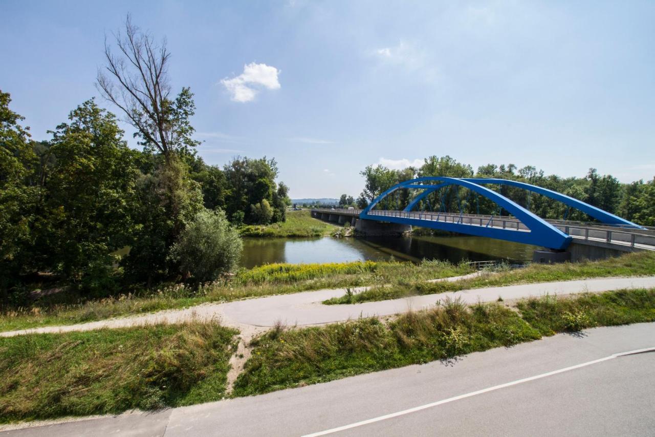 Gasthof Zur Laend Moosburg an der Isar Bagian luar foto
